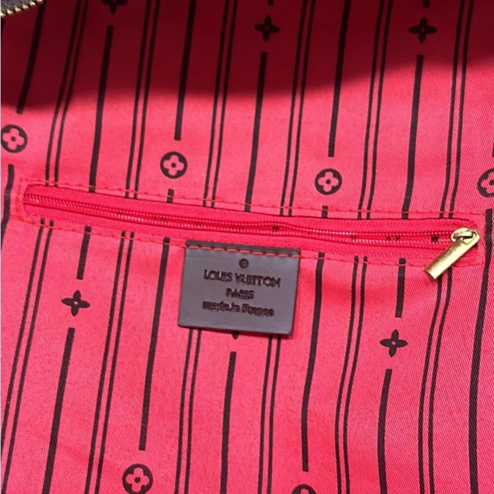 Louie inspired checkered bag. - Picture 3 of 3